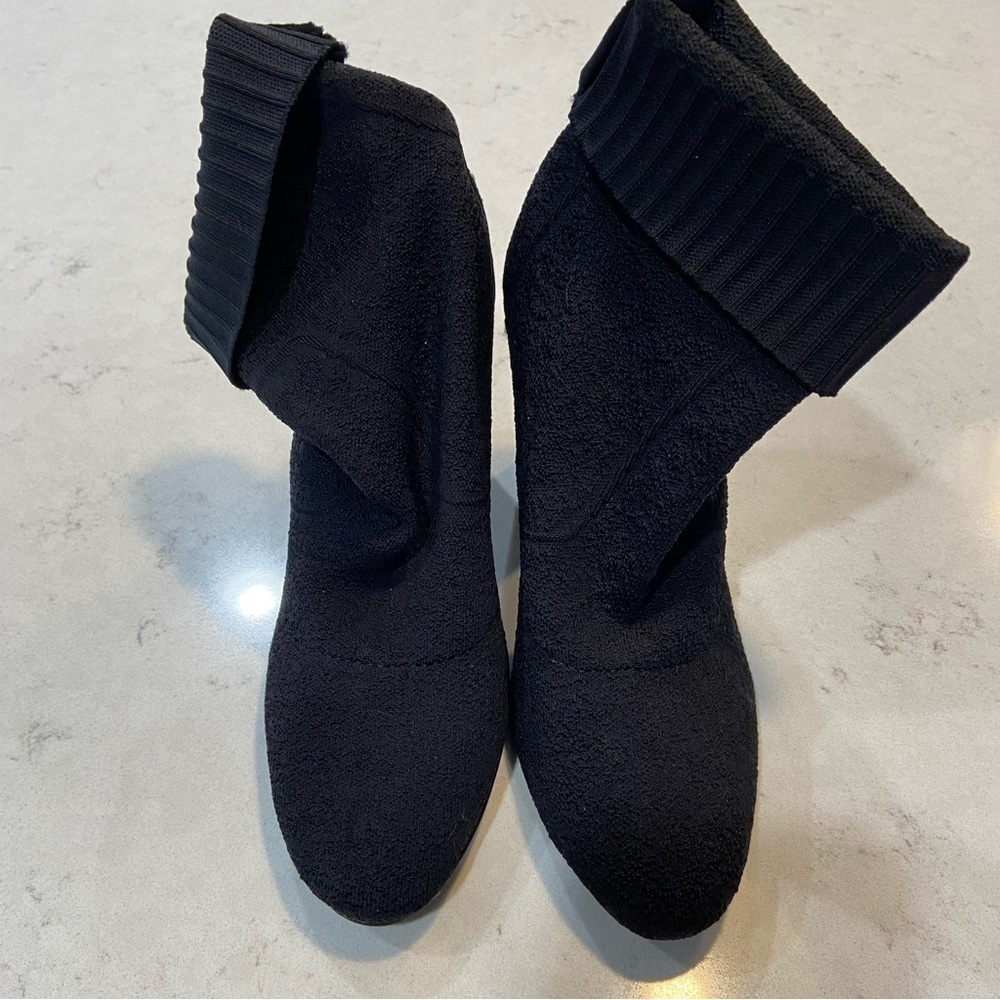 CHARLES by Charles David knit bootie size 7 1/2